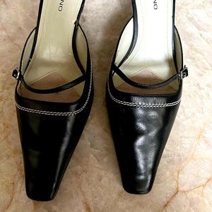 Stylish ladylike soft leather Bandolino slip-ons